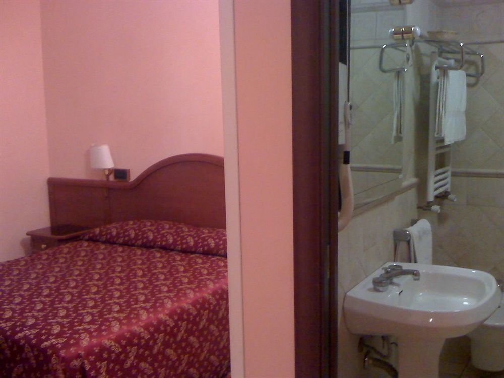 Albergo Sandra Roma Esterno foto