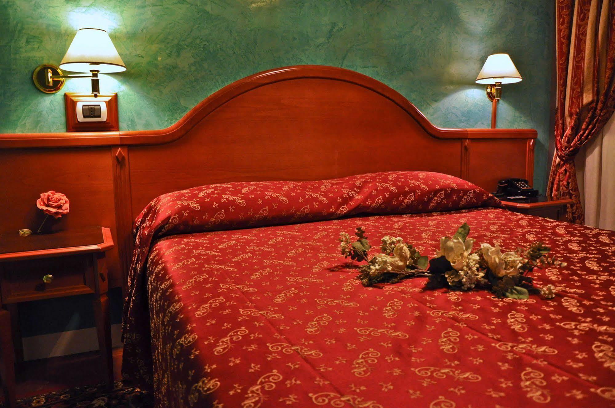 Albergo Sandra Roma Esterno foto