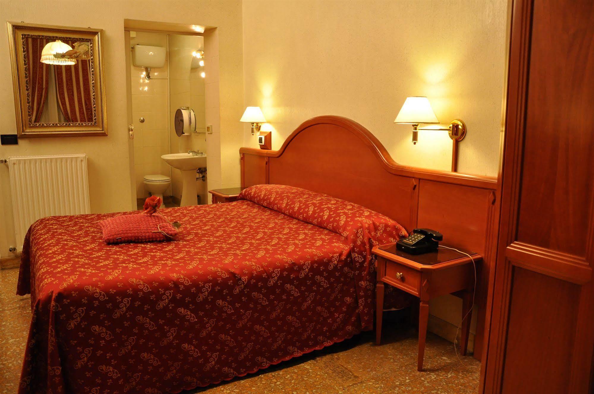 Albergo Sandra Roma Esterno foto