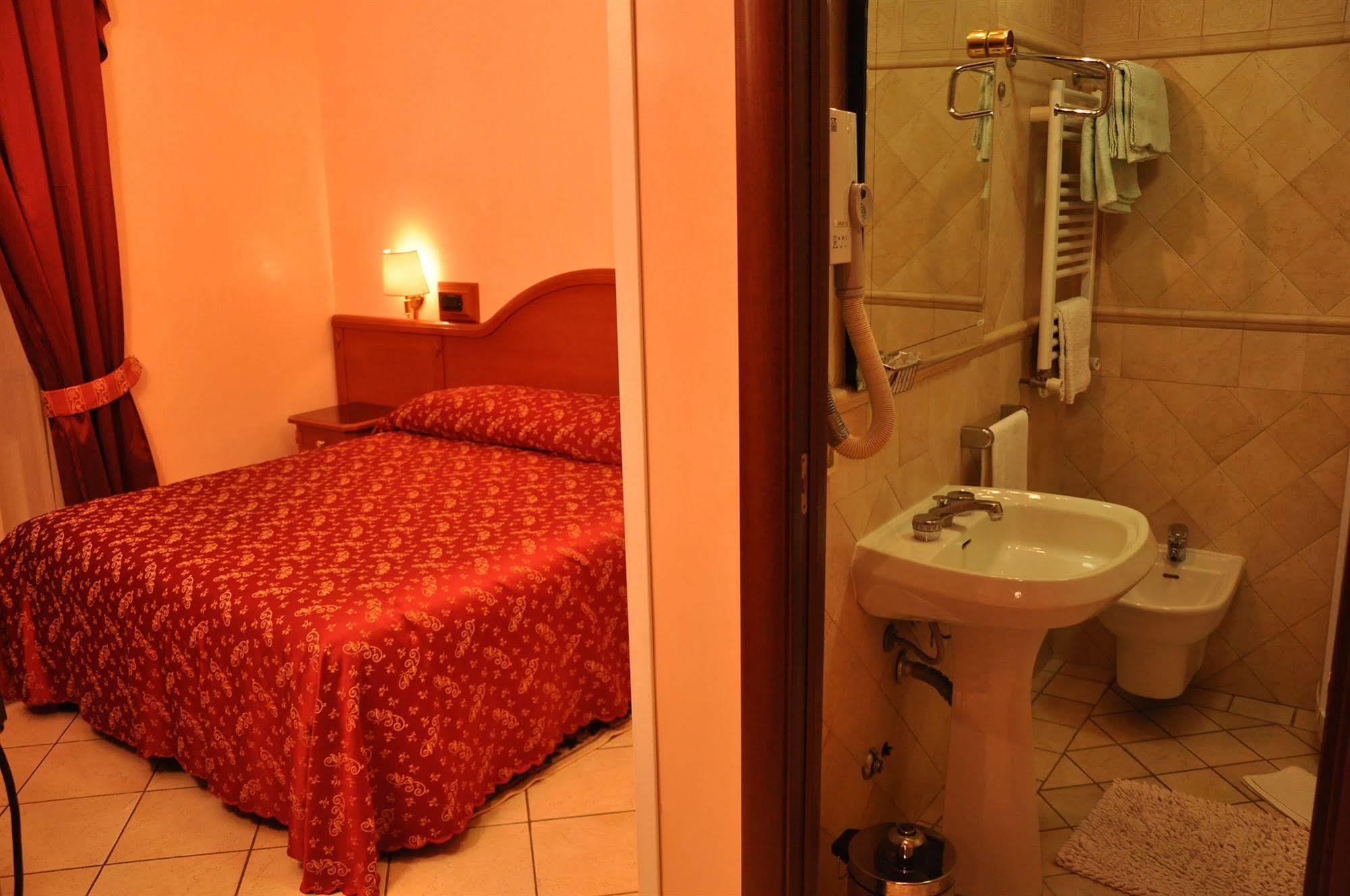 Albergo Sandra Roma Esterno foto