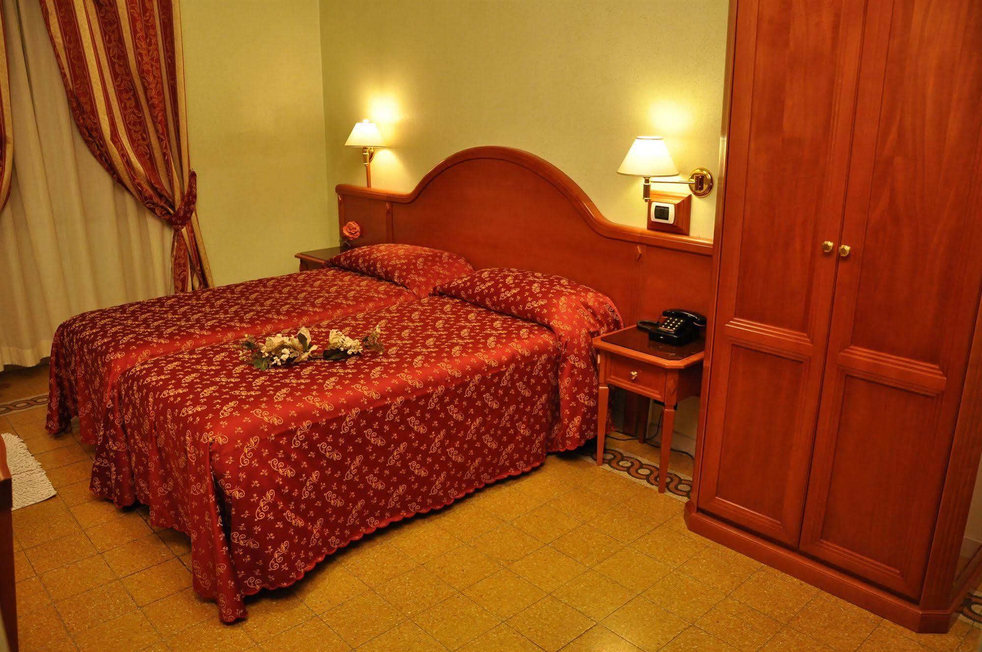 Albergo Sandra Roma Esterno foto