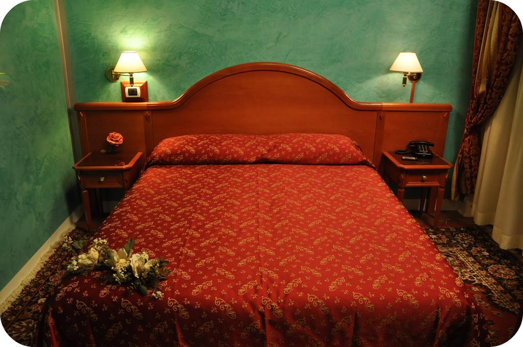 Albergo Sandra Roma Esterno foto